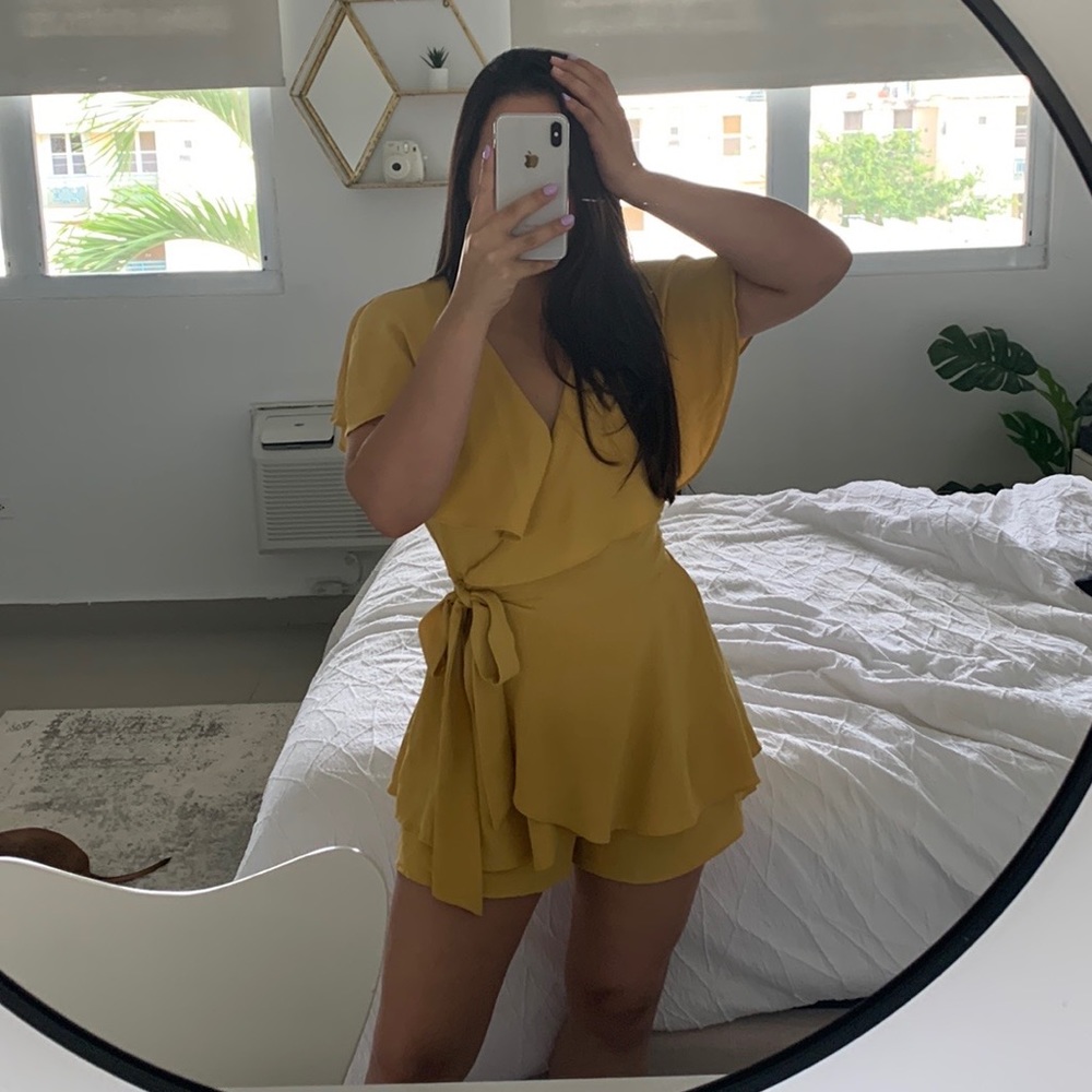DO + BE Ruffle Wrap Romper / Size S